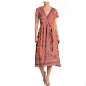 *2 LEFT* Floral V-Neck Wrap Midi Dress
